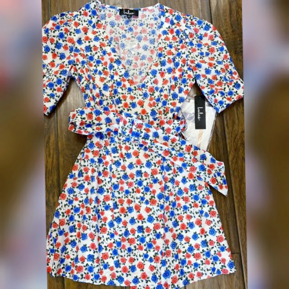 FEW LEFT❗Lulu's Red White And Blue Floral Short Wrap Around Dress